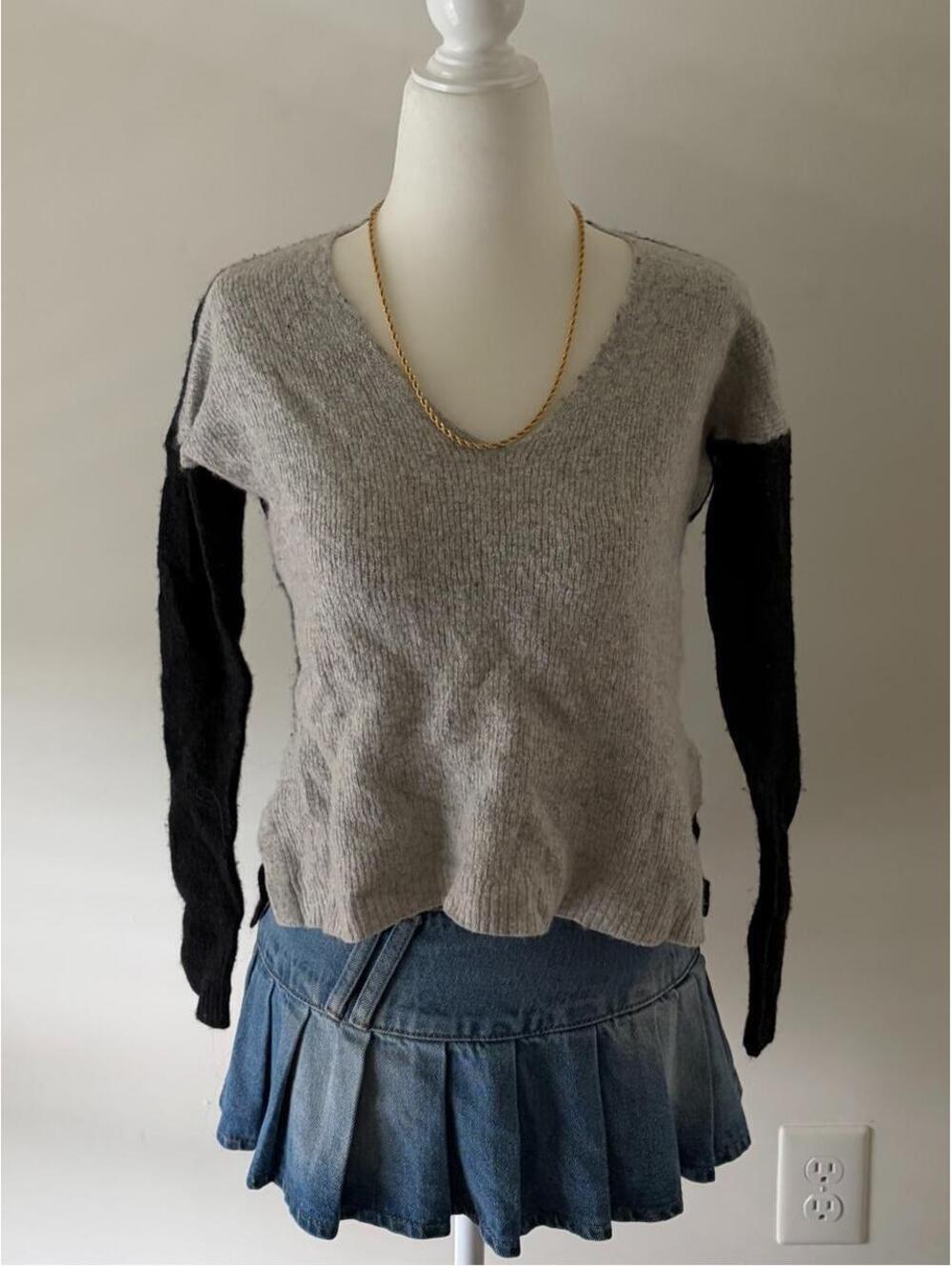 Y2K Madewell Gray Black Colorblock V-Neck Knit Sweater